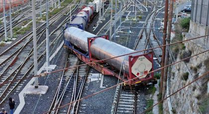 Treno-cisterna deraglia... fortunatamente erano vuote, nessun ferito